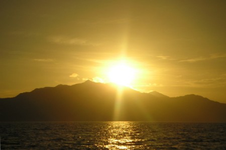 ڕه‌نگه‌ خۆر له‌خۆرئاواوه‌ هه‌ڵبێت